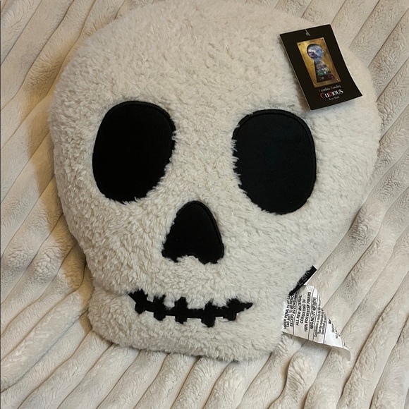 Cynthia Rowley skull pillow NWT Halloween - Picture 1 of 4